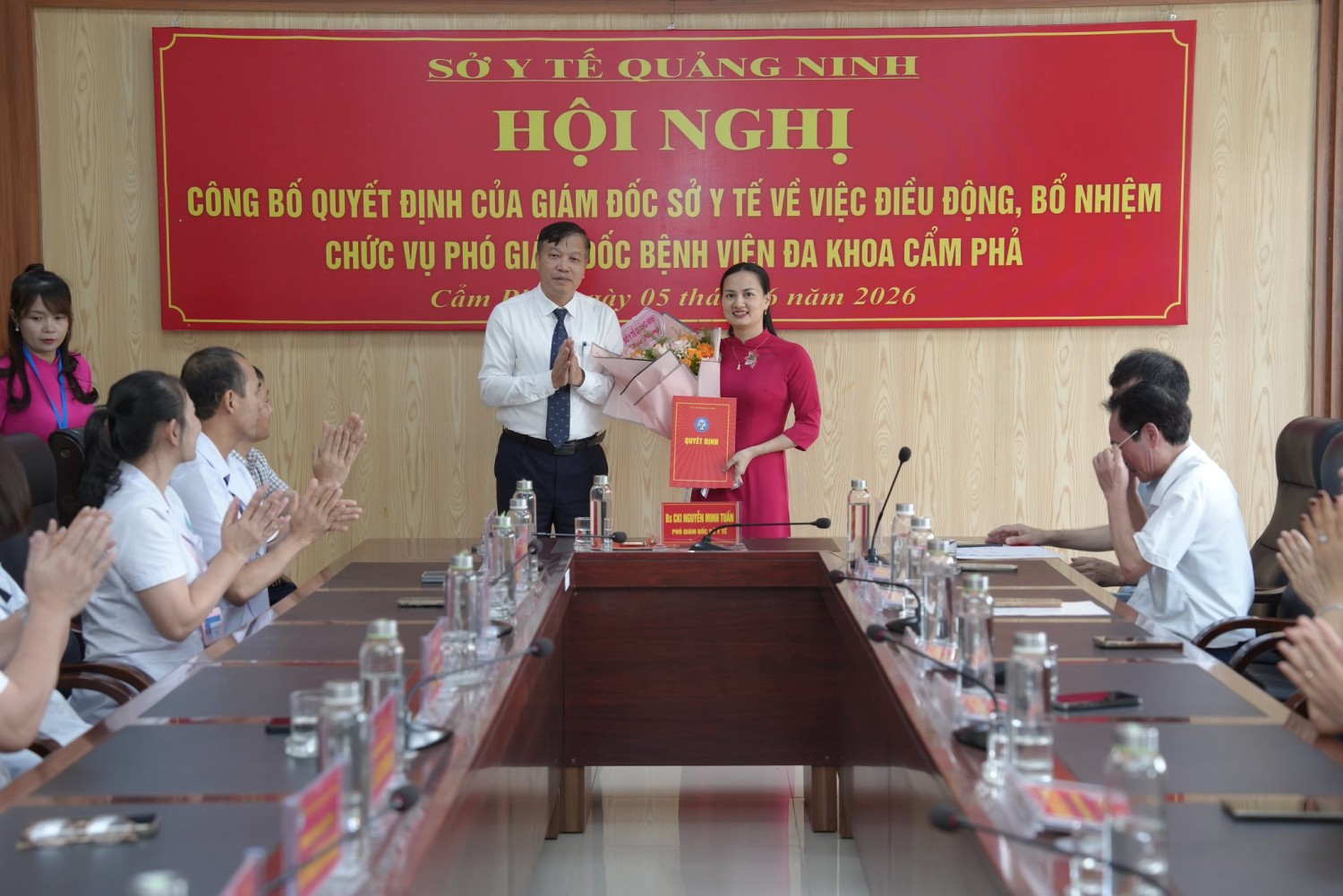 Công bố quyết định bổ nhiệm Phó Giám đốc Bệnh viện đa khoa Cẩm Phả
